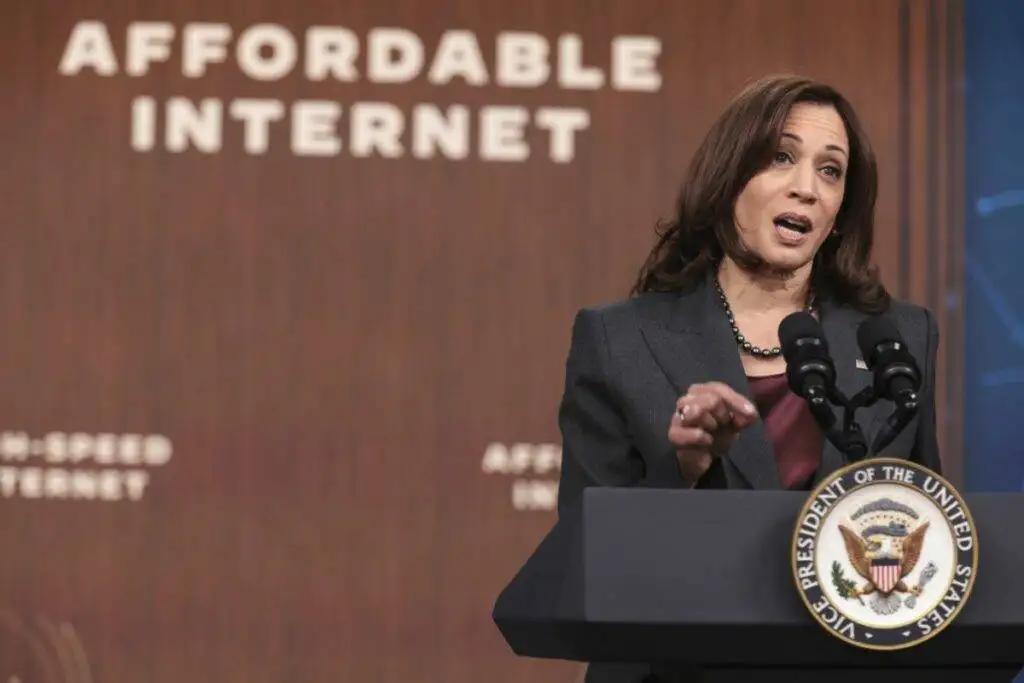Vice president speaking to a crowd about the Affordable Connectivity Program